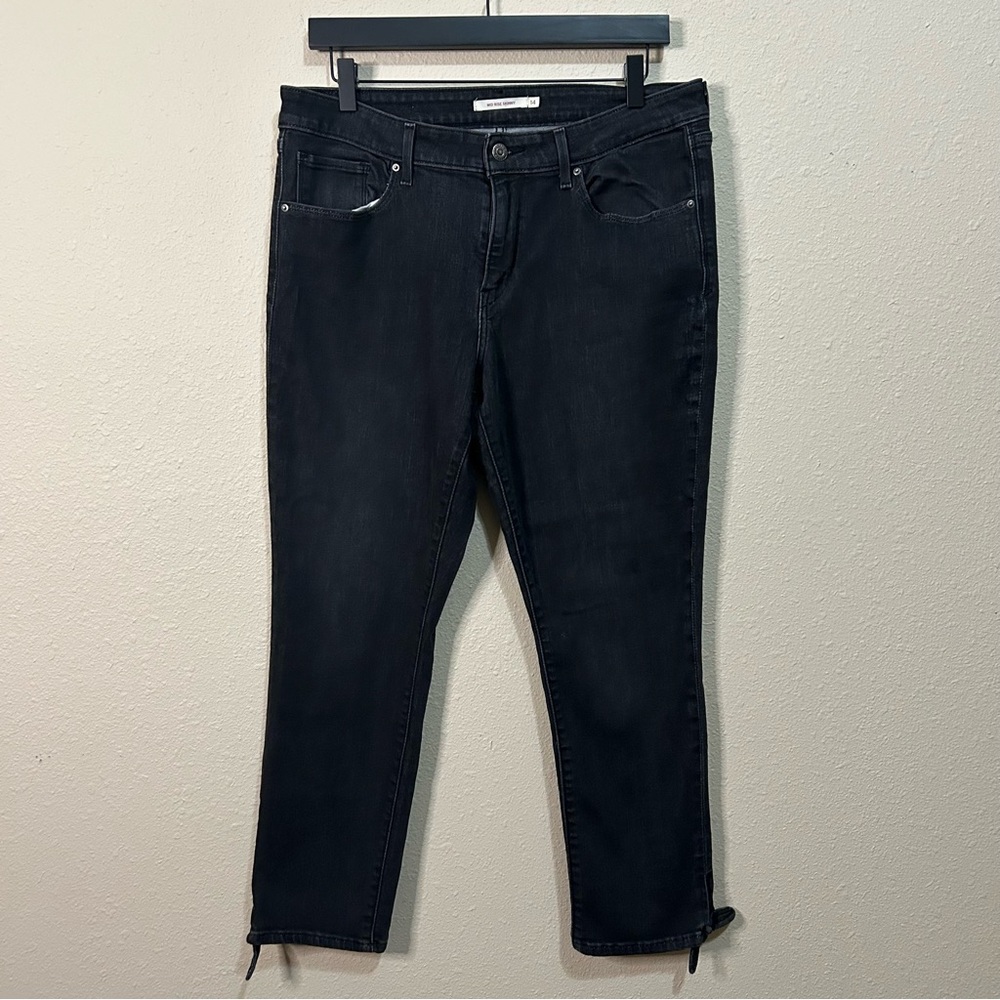 Levi’s | Mid Rise Skinny Black Jean